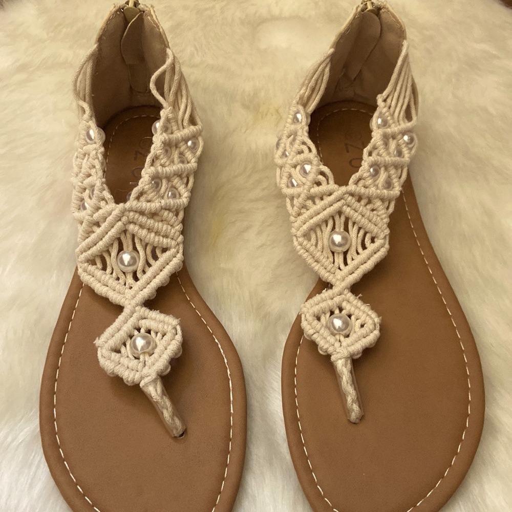 🆕 Beige macramé sandal with pearl accent in size 7.5